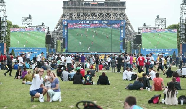EURO 2016: Fan zona pored Eiffelovog tornja. Photo: Sanjin Strukić/PIXSELL