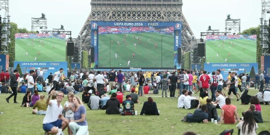EURO 2016: Fan zona pored Eiffelovog tornja. Photo: Sanjin Strukić/PIXSELL EURO 2016: Fan zona pored Eiffelovog tornja. Photo: Sanjin Strukić/PIXSELL