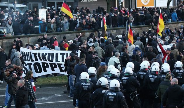 Protuimigrantski prosvjed zbog nasilja nad ženama u Koelnu rastjerala policija, Foto: Hina