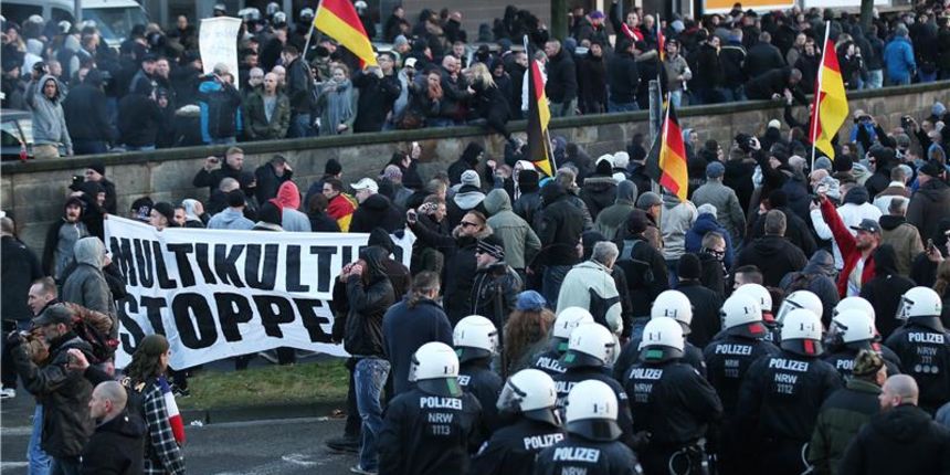 Protuimigrantski prosvjed zbog nasilja nad ženama u Koelnu rastjerala policija, Foto: Hina