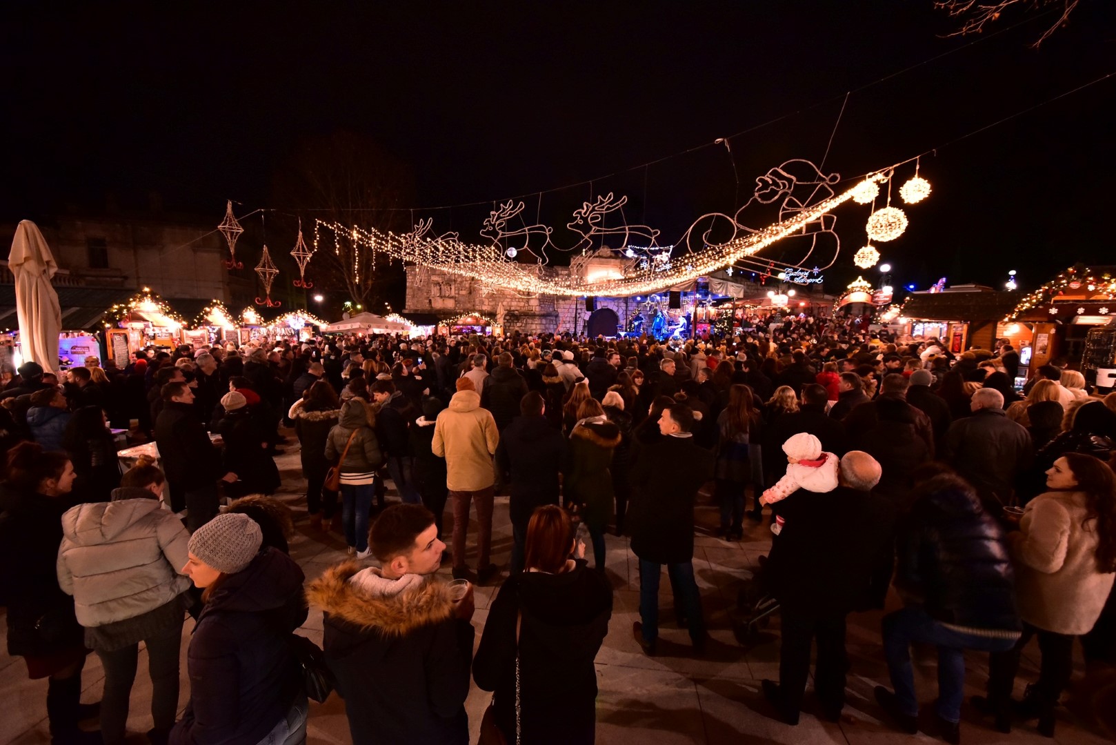 Advent u Zadru: Jaques Houdek osvojio zadarsku publiku Advent u Zadru: Jaques Houdek osvojio zadarsku publiku