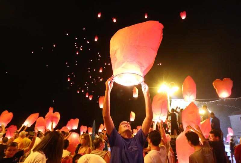 Vodice: Puštanjem lampiona obilježena 10. obljetnica Kornatske tragedije Vodice: Puštanjem lampiona obilježena 10. obljetnica Kornatske tragedije