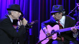 Zagreb, 250710.
Velicanstveni koncert legendarnog kanadskog kantautora Leonarda Cohena u prepunoj zagrebackoj Areni .
Foto : Jadran Babic / CROPIX