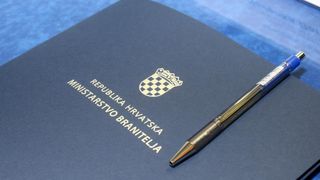 Pod nazivom Ponosno nase na Poljani Sime Budnica prvi put postavljen sajam na kojem su braniteljske udruge predstavile svoje proizvode. Photo: Dino Stanin/PIXSELL Pod nazivom Ponosno nase na Poljani Sime Budnica prvi put postavljen sajam na kojem su braniteljske udruge predstavile svoje proizvode. Photo: Dino Stanin/PIXSELL