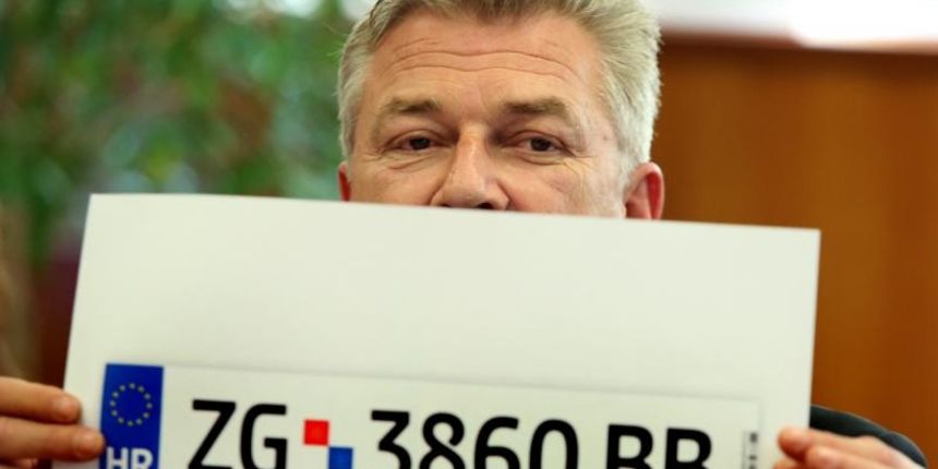 Ministarstvo unutarnjih poslova, ministar unutarnjih poslova Ranko Ostojic predstavio odabir idejnih rjesenja za nove registracijske plocice vozila u Republici Hrvatskoj. Photo: Robert Anic/PIXSELL Ministarstvo unutarnjih poslova, ministar unutarnjih poslova Ranko Ostojic predstavio odabir idejnih rjesenja za nove registracijske plocice vozila u Republici Hrvatskoj. Photo: Robert Anic/PIXSELL