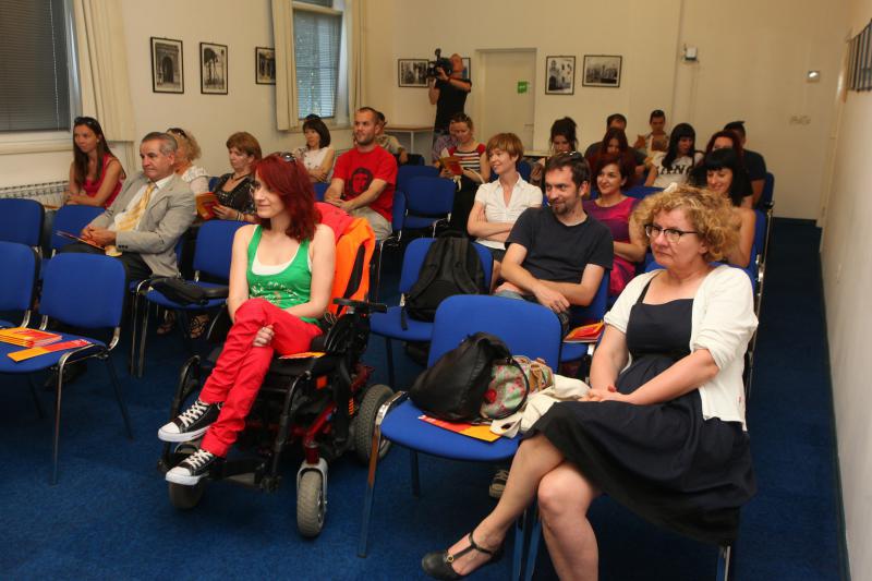 Centar za mirovne studije organizirao je tribinu s Mimom Simić, spisateljicom, filmskom kritičarkom i aktivistkinjom, porijeklom iz Zadra. Na tribini je najavljen filmski i umjetnički festival koji ce se uskoro odrzati u kuli Stojana Jankovića u Islamu Gr