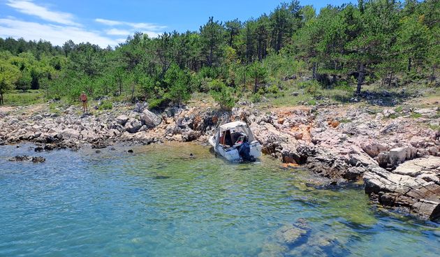 Jedna ozlijeđena osoba i dvoje spašenih brodolomaca, bez onečišćenja mora i morskog okoliša