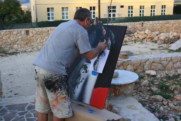 Street Art umjetnik Finbarr Fin DAC stvara u Ražancu, Foto: Nenad Nešović Street Art umjetnik Finbarr Fin DAC stvara u Ražancu, Foto: Nenad Nešović