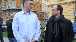 Premijer Plenović došao na prosvjed protiv nasilja #spasime Premijer Plenović došao na prosvjed protiv nasilja #spasime