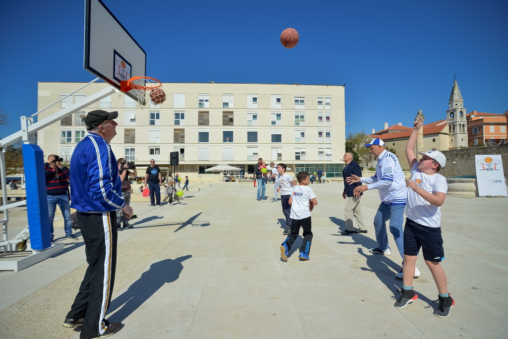 Basket na Forumu: Košarkaške legende protiv mlađih uzrasta KK Zadar Basket na Forumu: Košarkaške legende protiv mlađih uzrasta KK Zadar