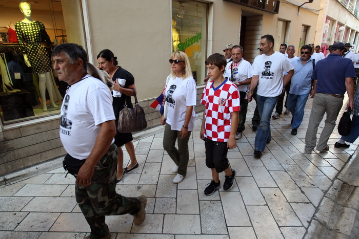 Zadar, 210812.
Hrvatski branitelji krenuli su jutros u hodnju koja ce trajati pet dana. Sudjeluju: Udruga veterana hrvatskih gardijskih postrojbi, Udruga veterana SJP MUP-a RH, UMDDRH Zadar, 210812.
Hrvatski branitelji krenuli su jutros u hodnju koja ce trajati pet dana. Sudjeluju: Udruga veterana hrvatskih gardijskih postrojbi, Udruga veterana SJP MUP-a RH, UMDDRH