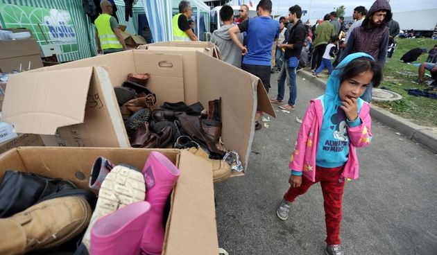 Bregana – Izbjeglice prelaze Slovensku granicu. Organiziran je prijevoz izbjeglica autobusima. Photo: Goran Jakus/PIXSELL