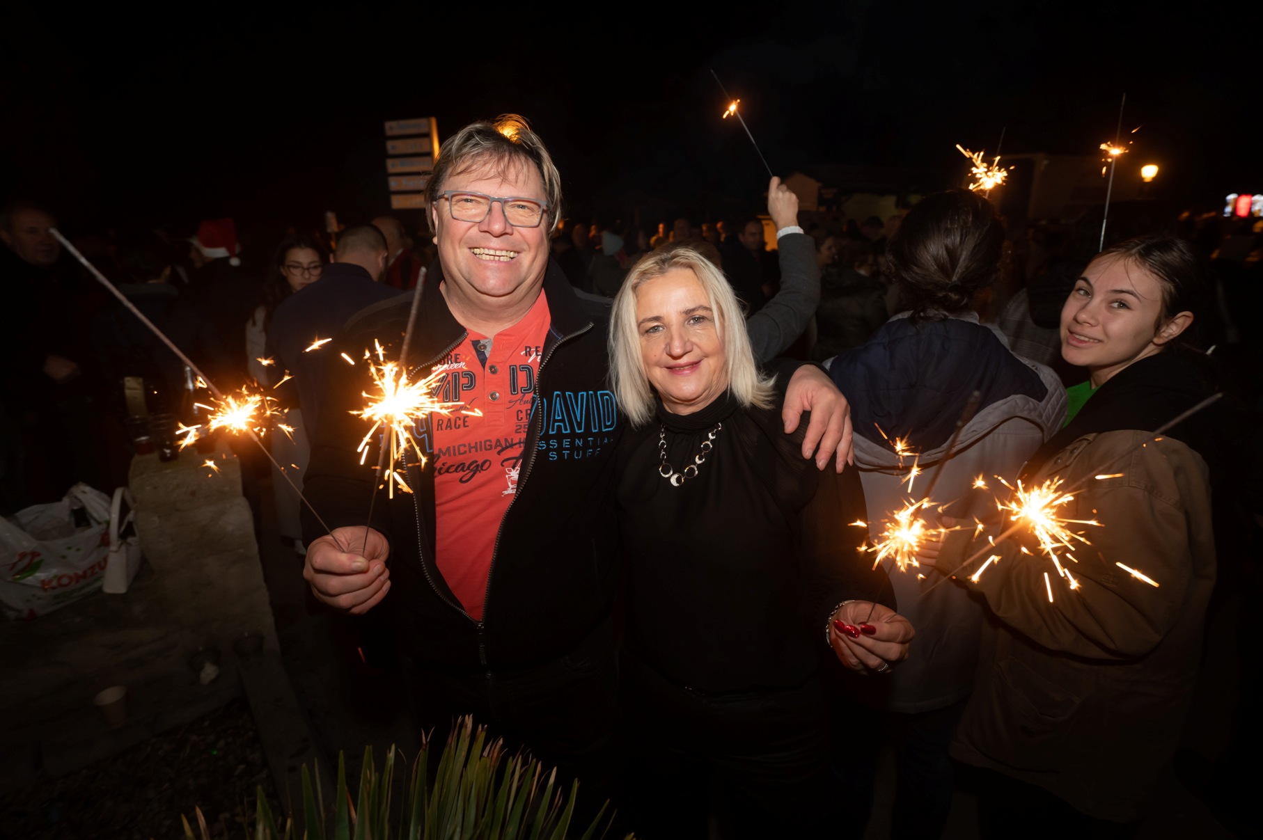Vatromet, tisuće konfeta, šampanjac, prskalice i koncert Ivana Zaka i Tempo Banda