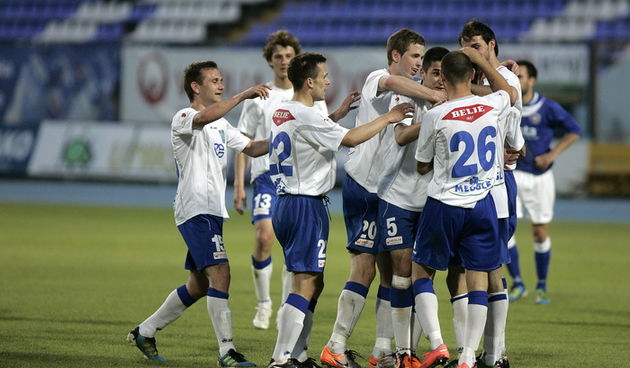 Osijek, 120512.
Stadion Gradski vrt Osijek.
Nogometna utakmica posljednjeg, 30. kola 1.HNL izmedju NK Osijek i NK Zadar. 
Na slici: Igraci Osijeka slave pobjedu od 5:0 nad Zadrom.
Foto: Vlado Kos / CROPIX