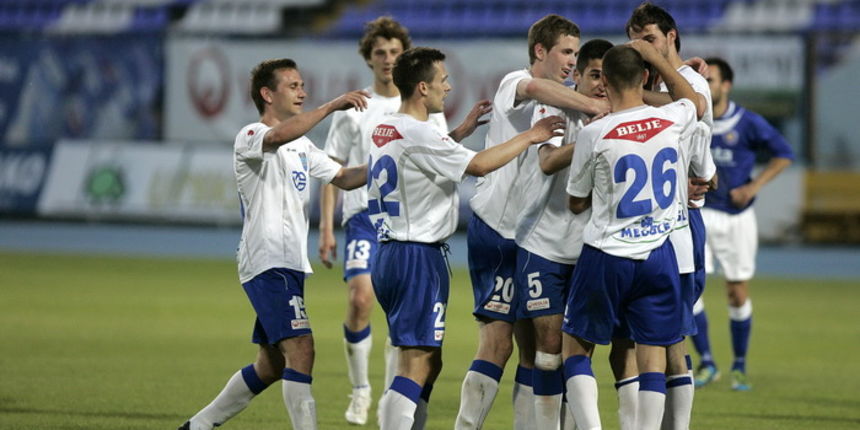 Osijek, 120512.
Stadion Gradski vrt Osijek.
Nogometna utakmica posljednjeg, 30. kola 1.HNL izmedju NK Osijek i NK Zadar. 
Na slici: Igraci Osijeka slave pobjedu od 5:0 nad Zadrom.
Foto: Vlado Kos / CROPIX