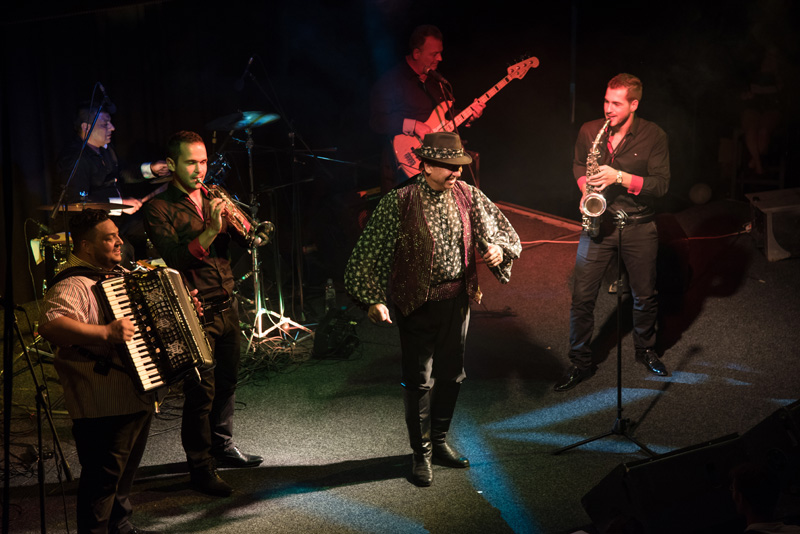 Esma Redžepova, prateći bend Folk Masters i gost Ibus Ibraimovski @ Arsenal Zadar Esma Redžepova, prateći bend Folk Masters i gost Ibus Ibraimovski @ Arsenal Zadar