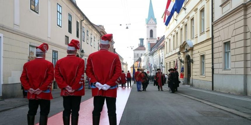 Zagreb – Posljednje pripreme na Markovom trgu uoci predsjednicke inauguracije Kolinde Grabar-Kitarovic. Photo: Davor Puklavec/PIXSELL Zagreb – Posljednje pripreme na Markovom trgu uoci predsjednicke inauguracije Kolinde Grabar-Kitarovic. Photo: Davor Puklavec/PIXSELL