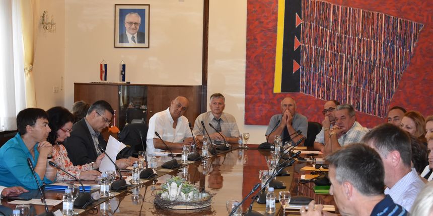 Pomoćnik minstrice prskalo u Zadarskoj županiji