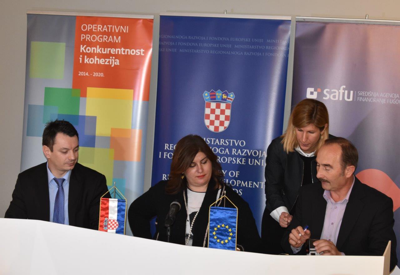 Potpisivanje ugovora u prezentacijskom centru “Podzemni grad Paklenice” NP Paklenica Potpisivanje ugovora u prezentacijskom centru “Podzemni grad Paklenice” NP Paklenica