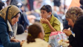 Izbjeglice i imigranti na željezničkom kolodvoru Keleti ulicama Budimpešte, Photo: Marko Jurinec/PIXSELL Izbjeglice i imigranti na željezničkom kolodvoru Keleti ulicama Budimpešte, Photo: Marko Jurinec/PIXSELL
