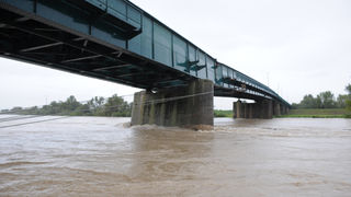 Rijeka Krapina se izlila iz svog korita nakon nekoliko dana neprekinutih kiša te je poplavila kuće i podrume u Zaprešiću, a vodostaj rijeke Save i dalje raste, Foto: Damir Krajac / CROPIX