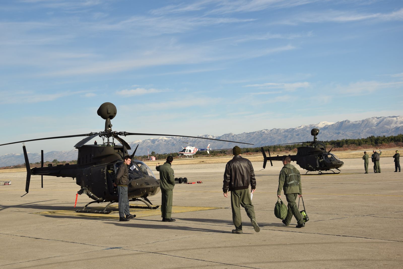 Letačka obuka nove skupine pilota na Kiowama