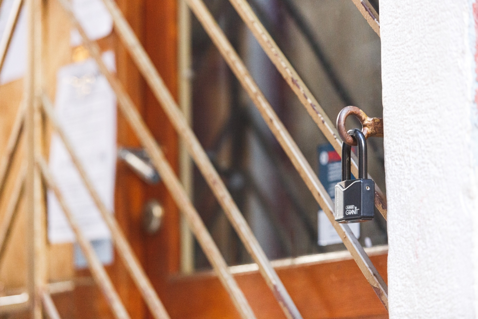 Zatvorene butige i poluprazan zadarski Poluotok Zatvorene butige i poluprazan zadarski Poluotok