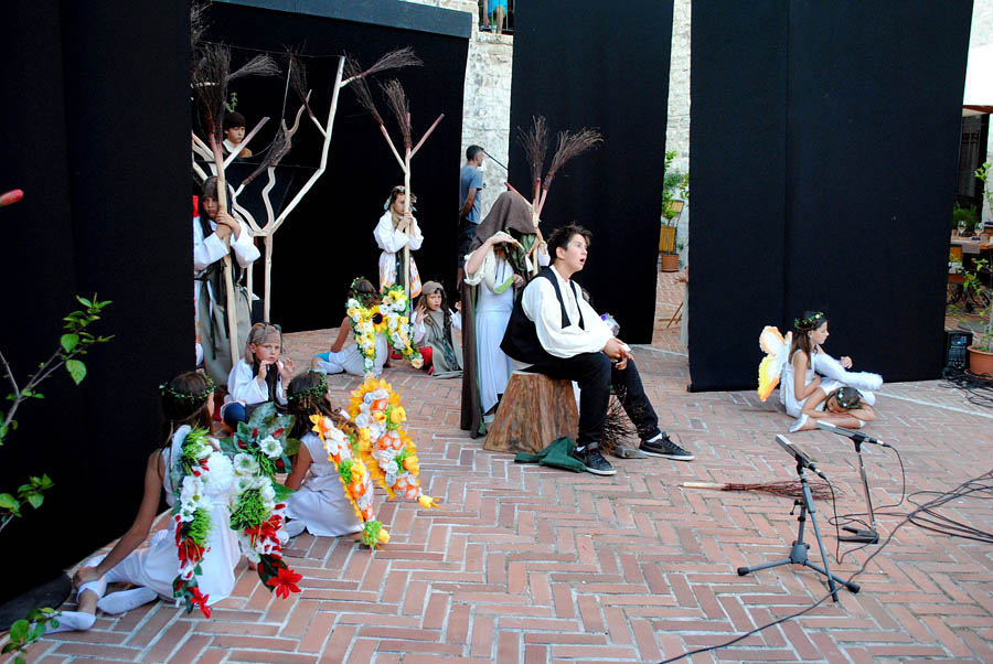 Polaznici dramsko lutkarske radionice Donatolina iz Kazališta lutaka Zadar gostovali su na ovogodišnjem Međunarodnom dječjem festivalu u Šibeniku sa predstavom “Šuma Striborova”, foto: Dino Bara Polaznici dramsko lutkarske radionice Donatolina iz Kazališta lutaka Zadar gostovali su na ovogodišnjem Međunarodnom dječjem festivalu u Šibeniku sa predstavom “Šuma Striborova”, foto: Dino Bara