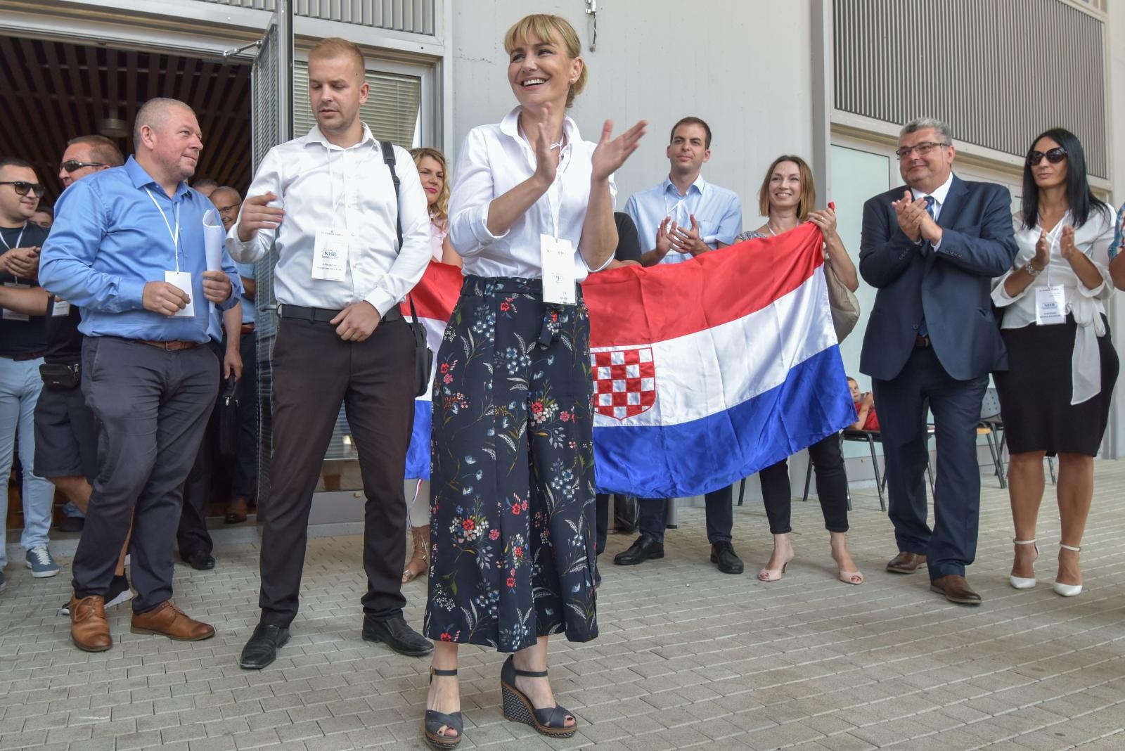 Bruna Esih u Zadru izabrana za predsjednicu Neovisnih za Hrvatsku Bruna Esih u Zadru izabrana za predsjednicu Neovisnih za Hrvatsku