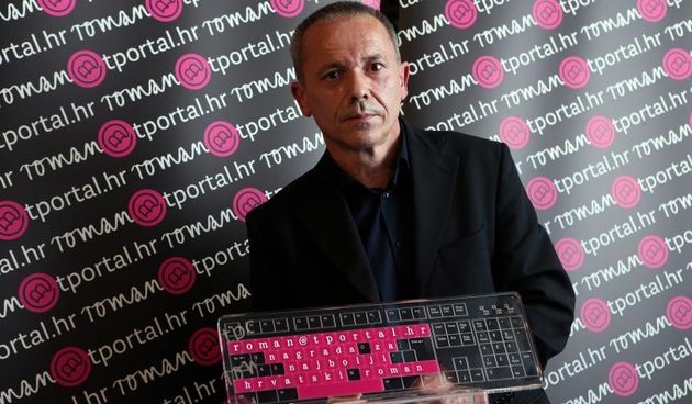 Kino Europa, Zagreb – Knjizevna nagrada roman@tportal.hr za ovu godinu dodijeljena je Zoranu Malkocu za roman Roki Raketa. Photo: Robert Anic/PIXSELL