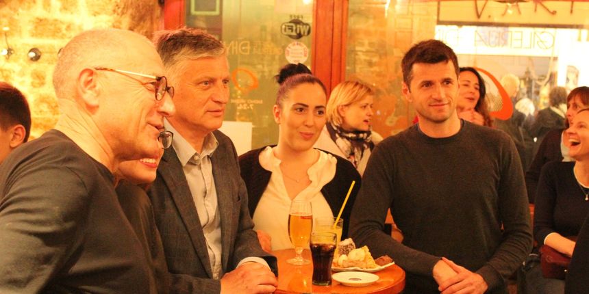 Sinoć je svečano otvorena izložba sportske fotografije u sklopu 16. Eko dana Prirodoslovno grafičke škole, u caffe galeriji Đina Sinoć je svečano otvorena izložba sportske fotografije u sklopu 16. Eko dana Prirodoslovno grafičke škole, u caffe galeriji Đina