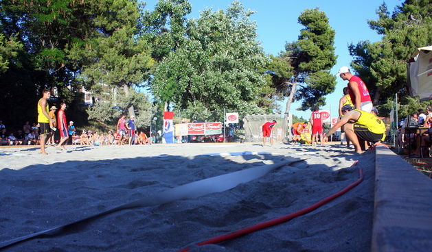 Revijalna utakmica rukometa na pijesku  foto: Angelo Virag