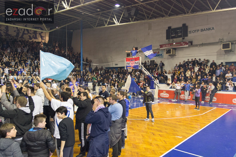 Humanitarno gledanje utakmice Zadar-Cibona (85-84) u Jazinama Humanitarno gledanje utakmice Zadar-Cibona (85-84) u Jazinama