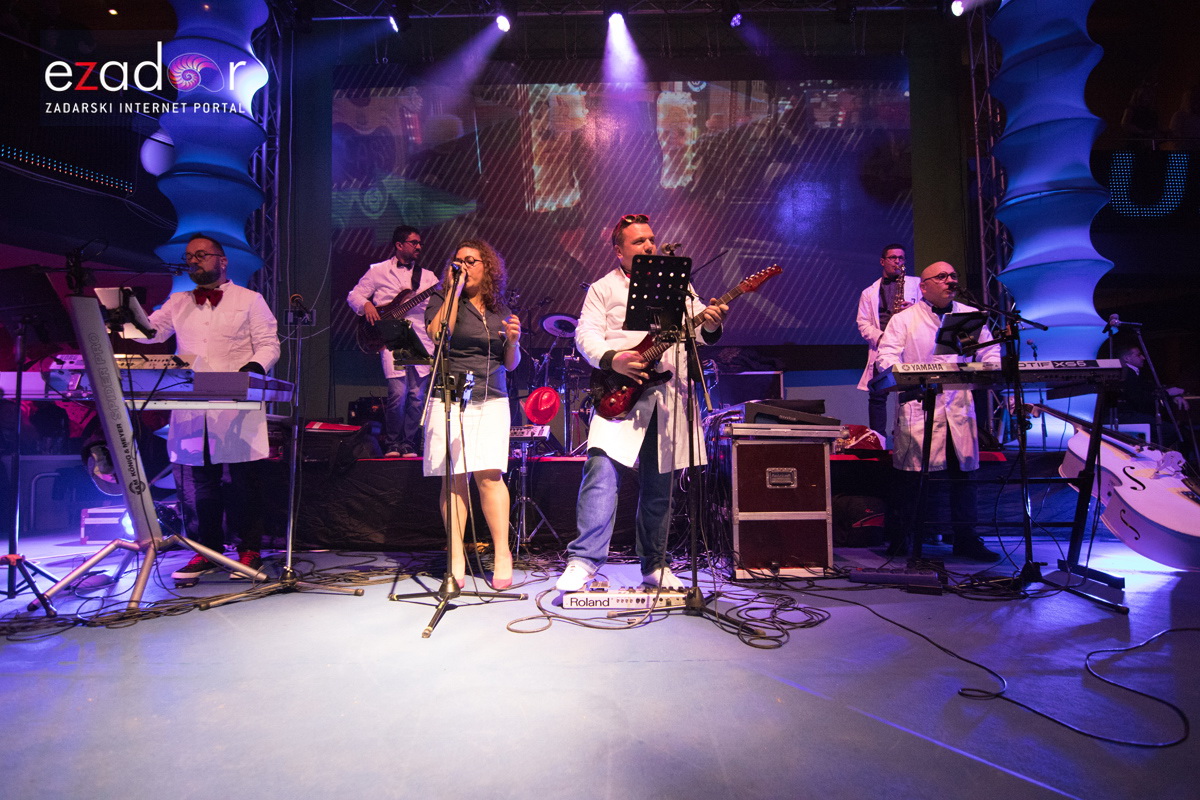 Ludnica u Saturnusu: Najbolji doček u svemiru i šire Ludnica u Saturnusu: Najbolji doček u svemiru i šire