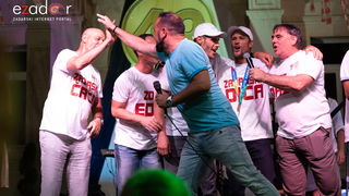 Svečani doček svjetskih prvaka Mihovila i Šime Fantele na Narodnom trgu Svečani doček svjetskih prvaka Mihovila i Šime Fantele na Narodnom trgu