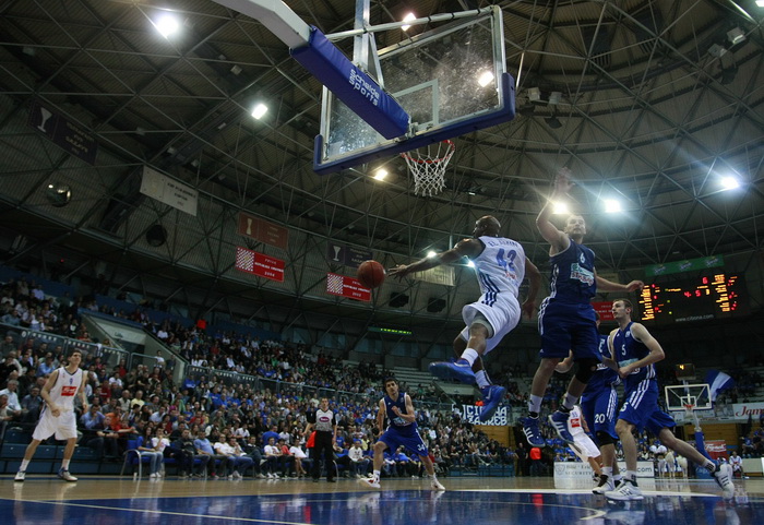 Zagreb, 150512.
KC Drazen Petrovic, Savska cesta.
Prva utakmica polufinala PH za kosarkase Cibona – Zadar.
Na fotografija:
Foto: Ronald Gorsic / CROPIX Zagreb, 150512.
KC Drazen Petrovic, Savska cesta.
Prva utakmica polufinala PH za kosarkase Cibona – Zadar.
Na fotografija:
Foto: Ronald Gorsic / CROPIX