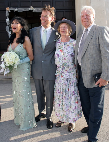 Zadar, 280809.
Najpoznatija hrvatska pjevacica i glumica u Njemackoj 69-godisnja Dunja Olga Rajter i Michael Horst (49) vjencali su se danas u crkvi Bezgresnog zaceca Blazene Djevice Marije na Puntamici u Zadru. Svecani obred vodio je zupnik don Emil Bil Zadar, 280809.
Najpoznatija hrvatska pjevacica i glumica u Njemackoj 69-godisnja Dunja Olga Rajter i Michael Horst (49) vjencali su se danas u crkvi Bezgresnog zaceca Blazene Djevice Marije na Puntamici u Zadru. Svecani obred vodio je zupnik don Emil Bil