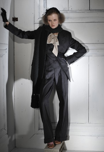 Lanvin predjesenska kolekcija za žene 2010. (Coutorture.com) Lanvin predjesenska kolekcija za žene 2010. (Coutorture.com)