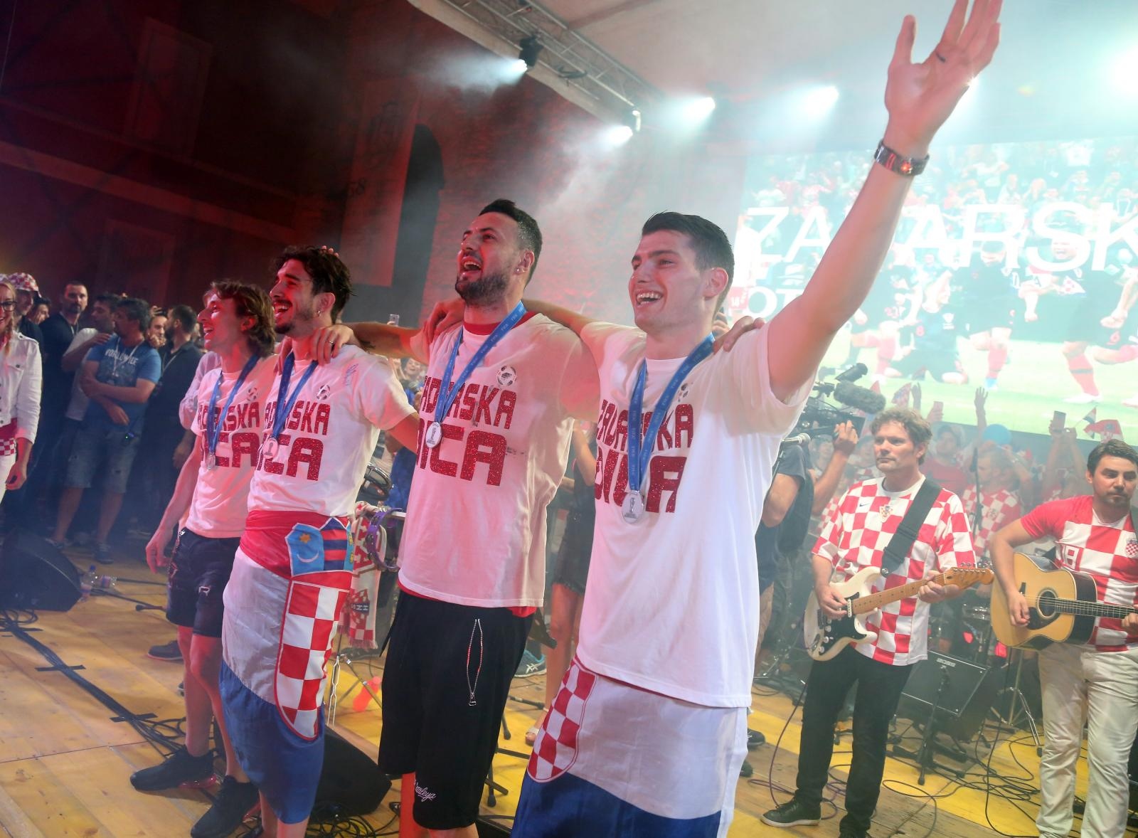 Zadrani na Forumu priredili spektakularan doček za svoje Vatrene Zadrani na Forumu priredili spektakularan doček za svoje Vatrene