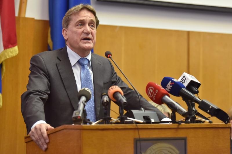 Zadar – Sjednica Gradskog vijeca Grada Zadra. Gradonacelnik Bozidar Kalmeta i zamjenik Zvonimir Vrancic. Reno Sinovcic. Joso Nekic. Danijel Kasap.Photo: Dino Stanin/PIXSELL