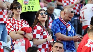 Hrvatski navijači okupirali Lens uoči utakmice s Portugalom, Photo: PIXSELL Hrvatski navijači okupirali Lens uoči utakmice s Portugalom, Photo: PIXSELL