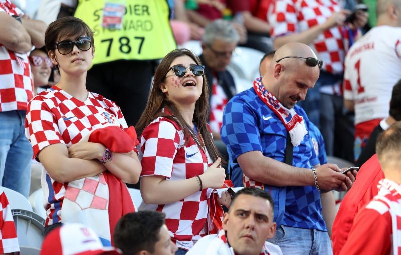 Hrvatski navijači okupirali Lens uoči utakmice s Portugalom, Photo: PIXSELL Hrvatski navijači okupirali Lens uoči utakmice s Portugalom, Photo: PIXSELL