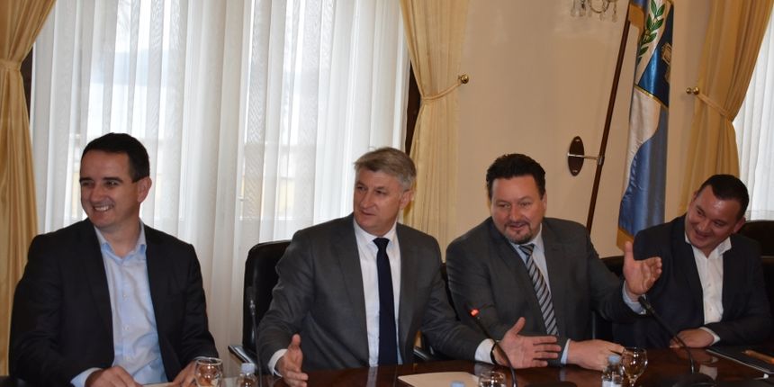 Ministra Lovru Kuščevića primio župan Božidar Longin Ministra Lovru Kuščevića primio župan Božidar Longin