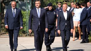 Plenković posjetio Centar za koordinaciju, vođenje i gašenje požara na priobalju Plenković posjetio Centar za koordinaciju, vođenje i gašenje požara na priobalju