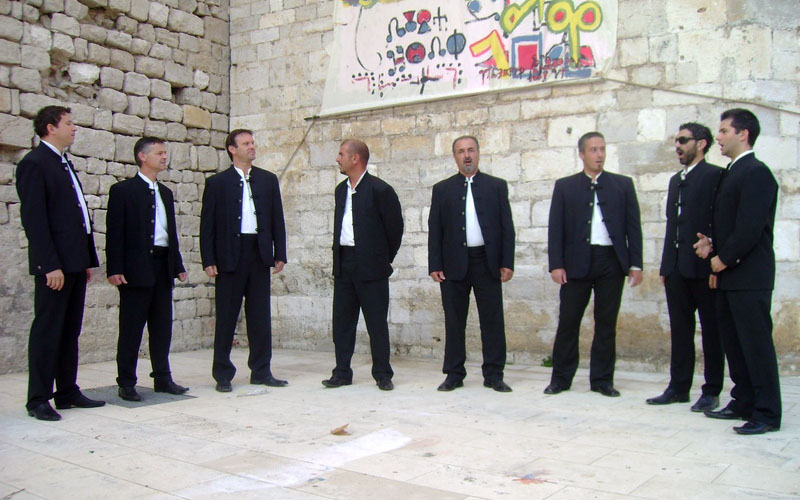 Trg Pet bunara: Glagoljaška renesansa