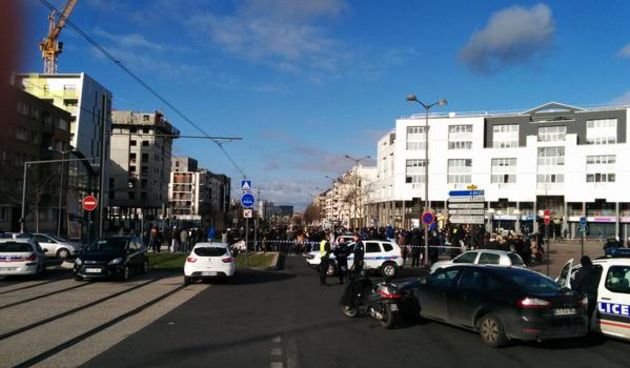 Talačka kriza u poštanskom uredu u predgrađu Pariza, foto: twitter/@dariospagnolo