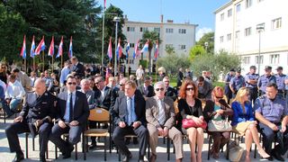 U prigodi Dana hrvatske policije i njihovog zaštitnika Sv.Mihovila danas je u PU Zadarskoj održana prigodna svečanost.U nastavku svečanosti, pokaznu vježbu samoobrane izveli su pripadnici interventne jedinice PU Zadarske te su podijeljena priznanja nagrađ U prigodi Dana hrvatske policije i njihovog zaštitnika Sv.Mihovila danas je u PU Zadarskoj održana prigodna svečanost.U nastavku svečanosti, pokaznu vježbu samoobrane izveli su pripadnici interventne jedinice PU Zadarske te su podijeljena priznanja nagrađ