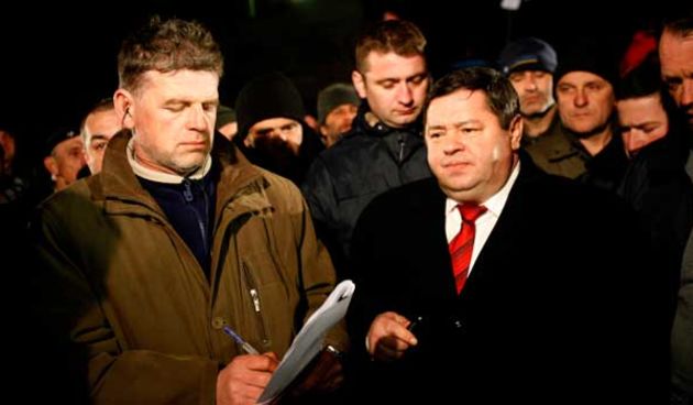 Čobanković sa seljacima (Foto:CROPIX)