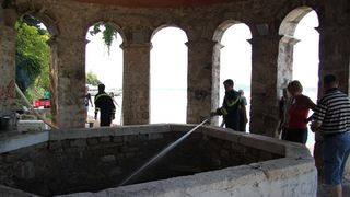 Karma:Počela akcija čišćenja Carske fontane Karma:Počela akcija čišćenja Carske fontane