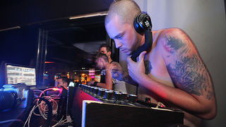 Brandon Morales u Maraschino baru (foto:Saša Čuka) Brandon Morales u Maraschino baru (foto:Saša Čuka)